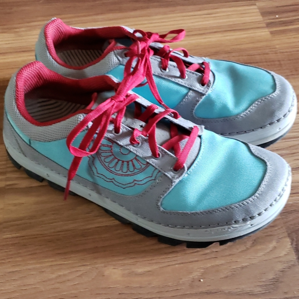 Women's Astral Tinker shoes size 7